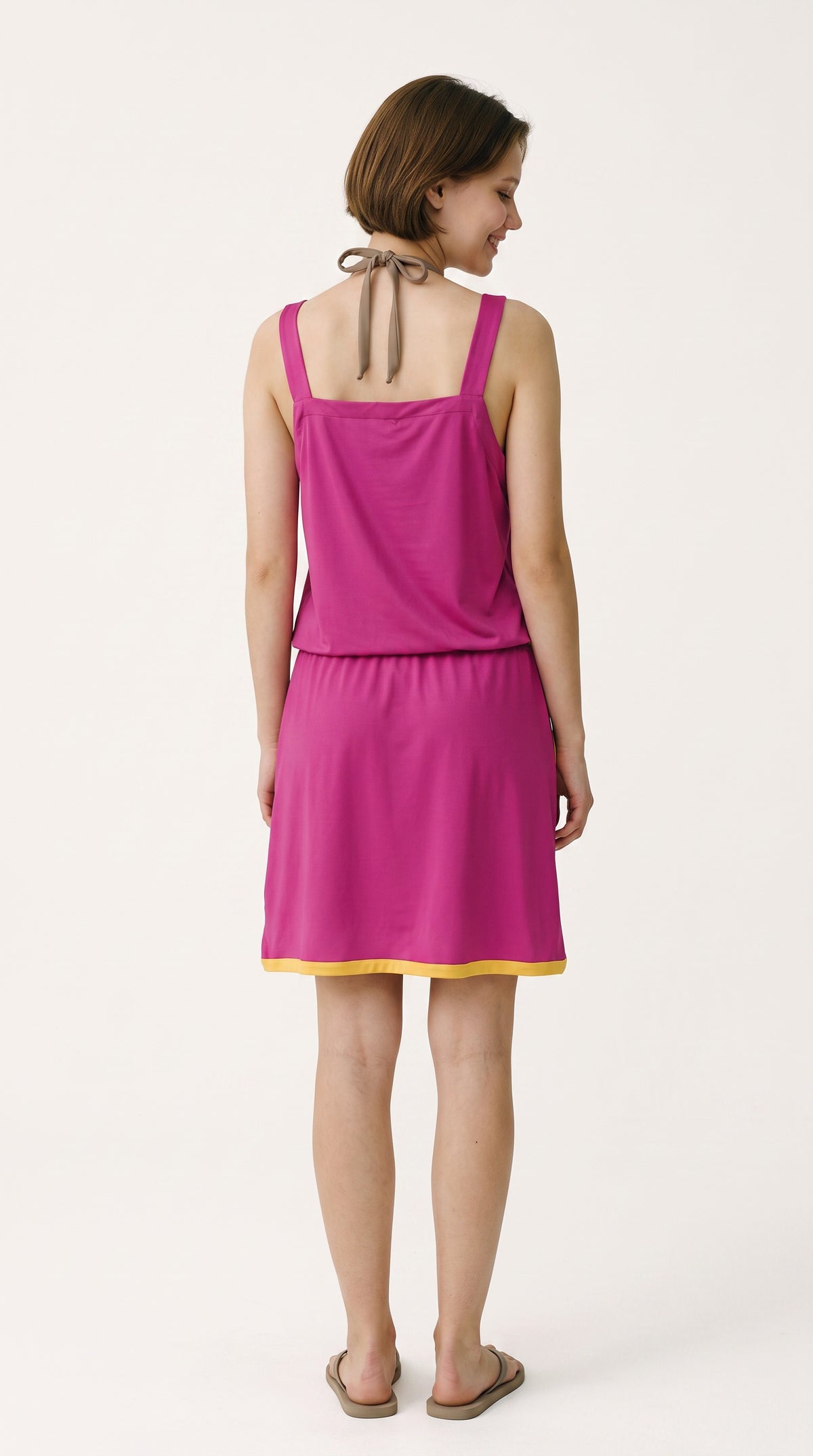 Robe Phuket Fuchsia portée, vue dos