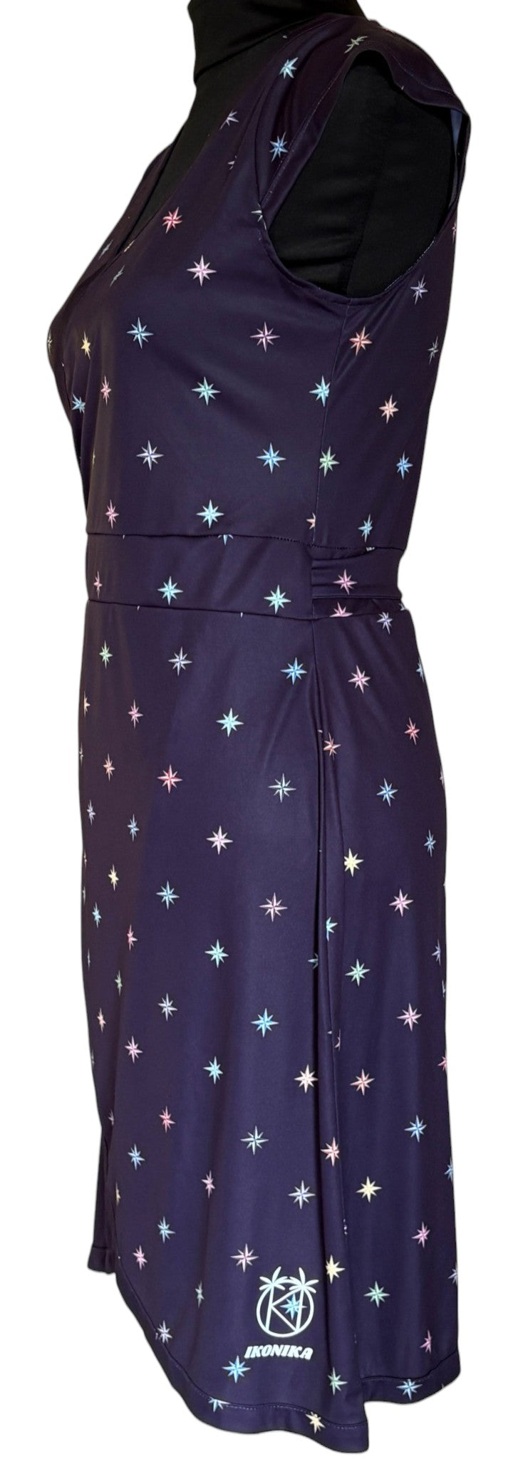 Robe Maui Aubergine Étoiles, détail logo
