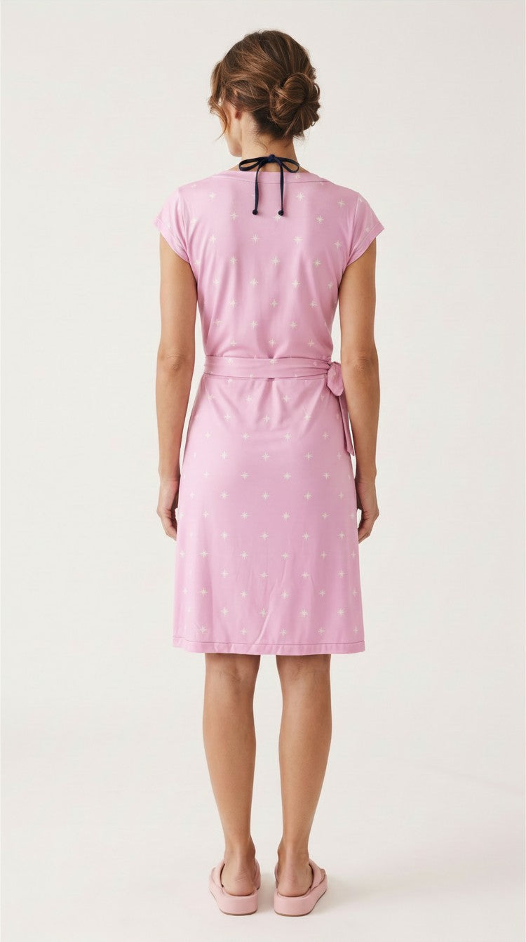 Robe Maui Saumon Étoiles portée avec bikini, vue dos