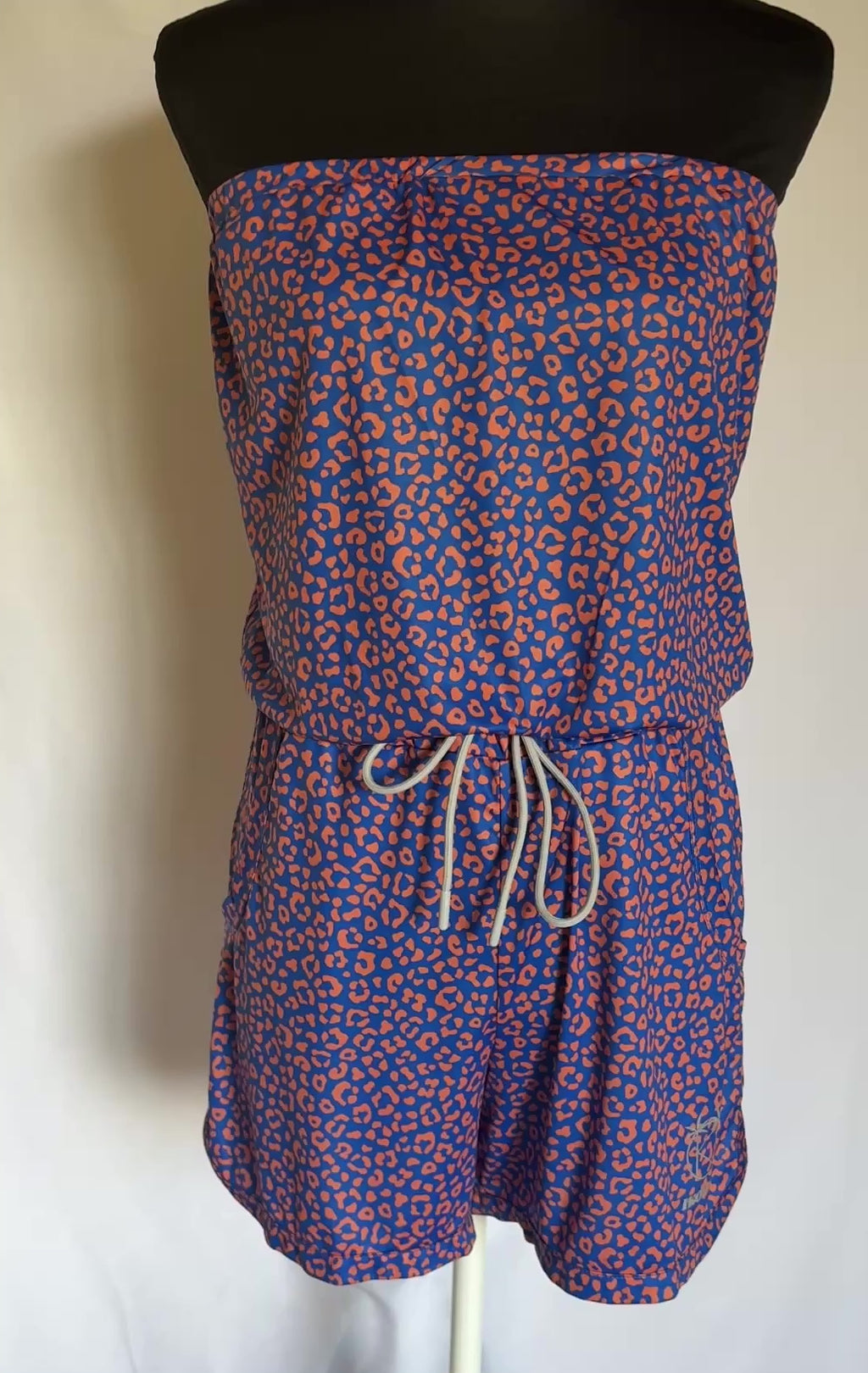 Combishort Ibiza Léopard Orange Fond Bleu, vidéo vue face