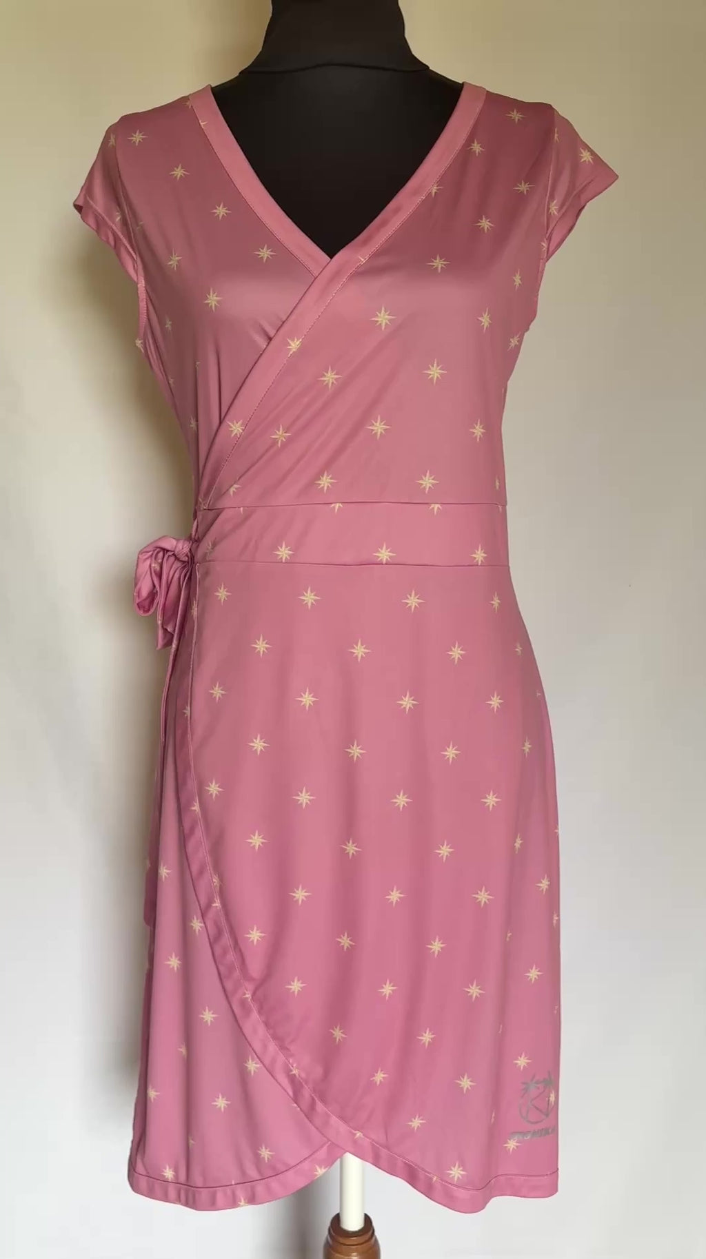 Robe Maui Saumon Étoiles, vidéo vue face