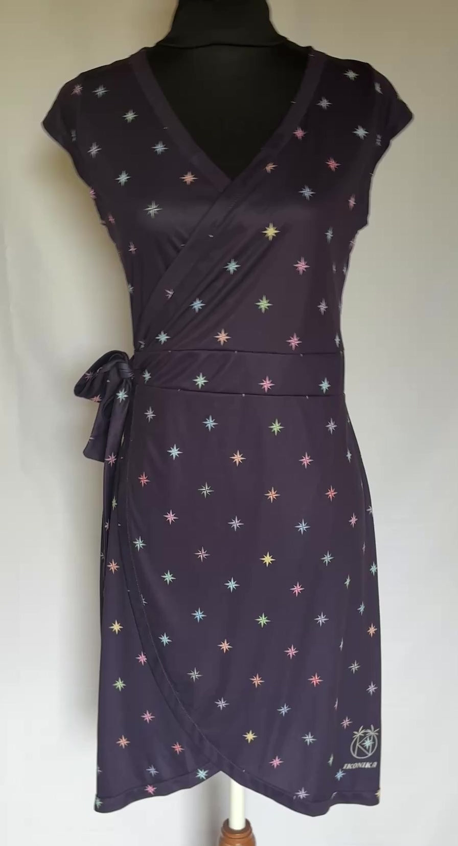 Robe Maui Aubergine Étoiles, vidéo vue face