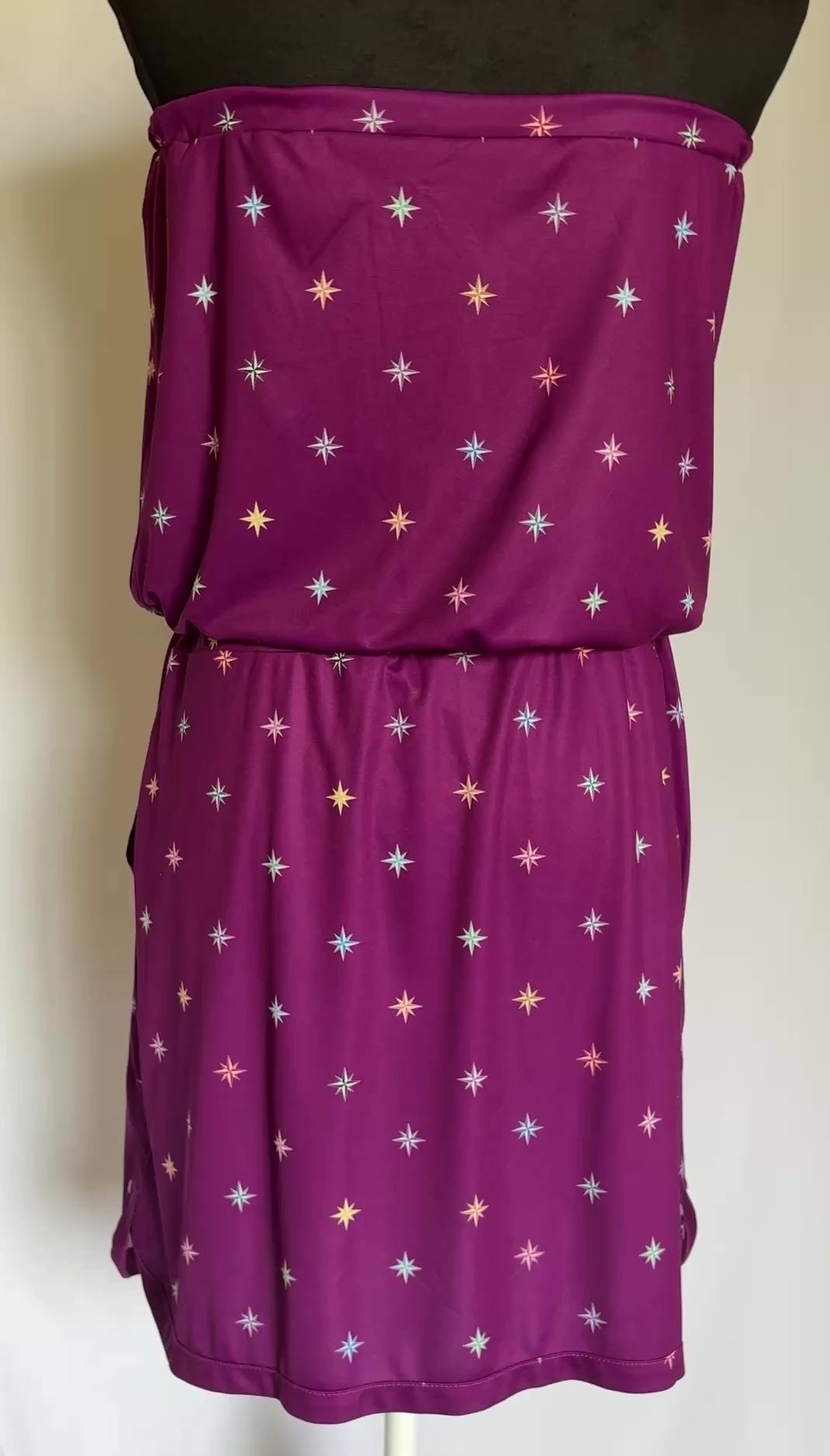 Robe Bali Bordeaux Étoiles, vidéo vue dos
