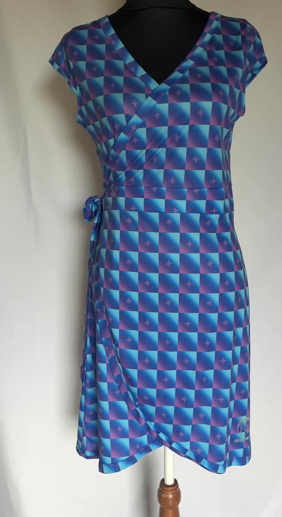 Robe Maui Rose Bleu Étoiles, vidéo vue face