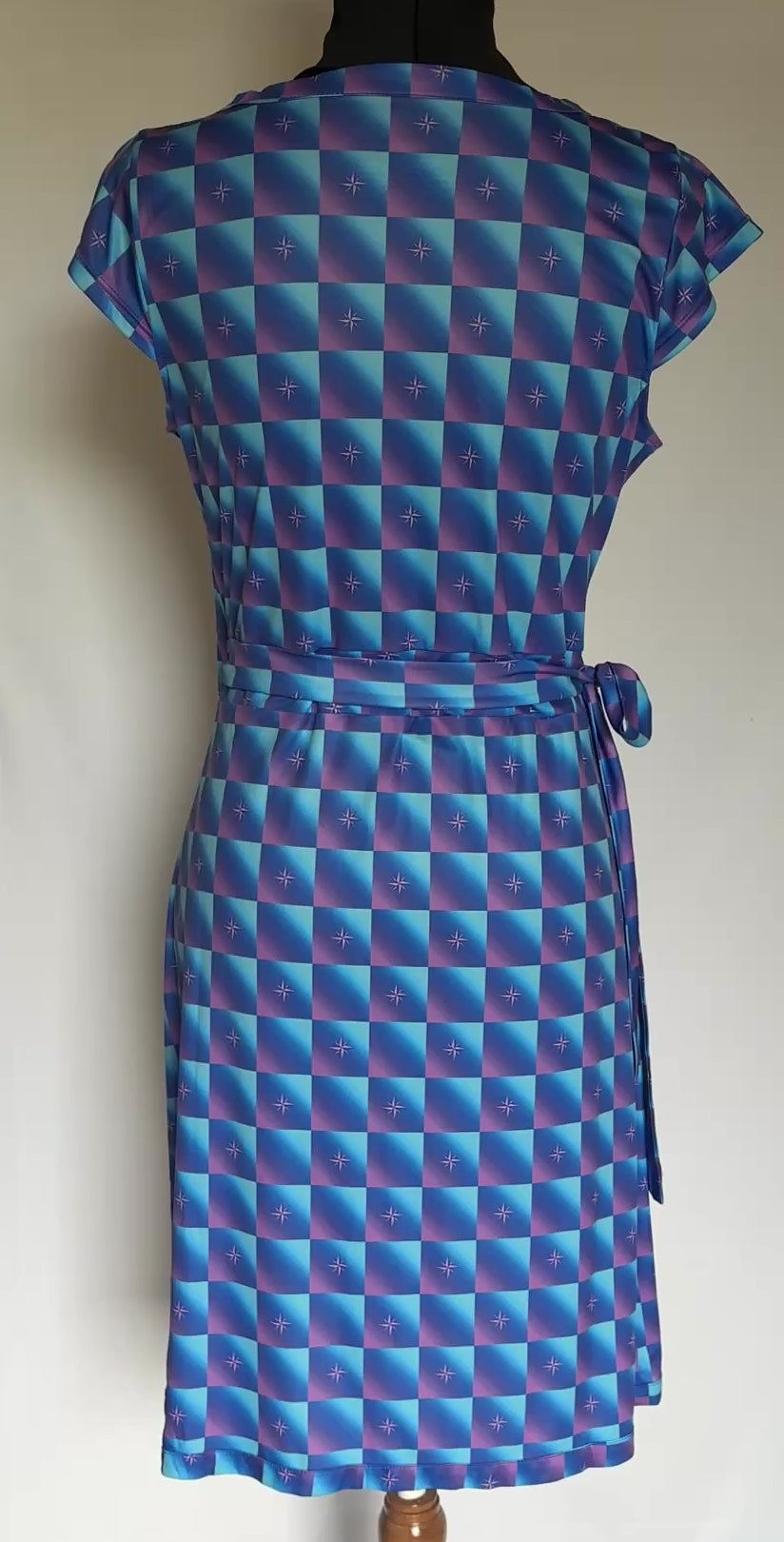 Robe Maui Rose Bleu Étoiles, vidéo vue dos